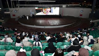 Kestelde açık hava sinema keyfi tüm hızıyla sürüyor