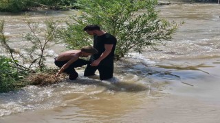 Kezer Çayında akıntıya kapılan 3 çocuktan 2si kurtarıldı