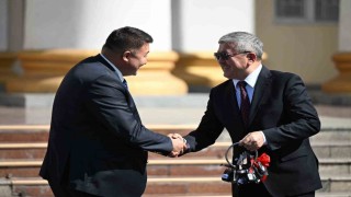 Kırgızistan Başbakanı Kasımaliyev, devlet kurumlarına 63 yeni aracın anahtarını teslim etti