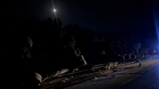 Kırıkhanda devrilen tırın sürücüsü yaralandı