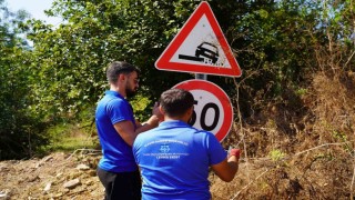 Kırsal ulaşımda levhalar yenileniyor