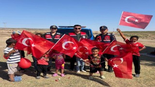 Kırşehirde jandarma, tarım işçilerinin çocuklarıyla buluştu