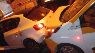 Kızlaç Tüneli’nde Zincirleme Trafik Kazası: 2 Yaralı, 5 Araç Hasarlı