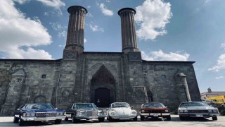 Klasik otomobil tutkunları Erzurumda buluşuyor