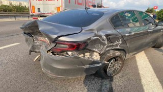 Kocaeli TEM Otoyolunda 4 araçlı zincirleme kaza