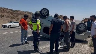Kontrolden çıkan araç devrildi, emniyet kemeri hayat kurtardı