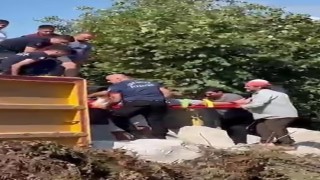 Kontrolden çıkan hafriyat kamyonu devrildi