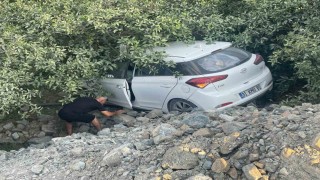 Kontrolden çıkan otomobil bahçeye uçtu: 1 yaralı