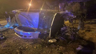 Kontrolden çıkan otomobil taklalar atıp ağaca çarptı, hurdaya dönen araçta 4 kişi yaralandı