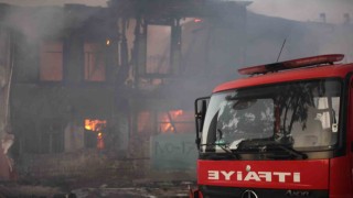 Konyada metruk binada yangın