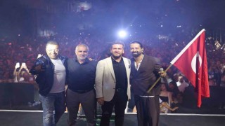 Koray Avcı, Tavas Zeybek Festivalinde unutulmaz bir gece yaşattı