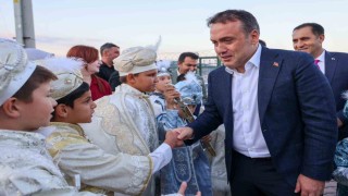 Koruma altındaki çocuklara özel sünnet düğünü renkli görüntülere sahne oldu