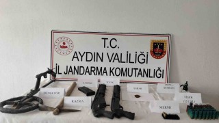 Köşkteki işletmenin ek binasında uyuşturucu ve av tüfekleri ele geçirildi