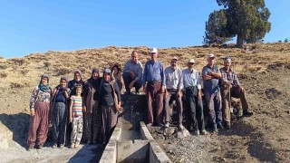 Köy halkı imece usulü çeşme inşa etti