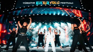 Kültür Yolu Festivalinde Murat Dalkılıç sahne aldı