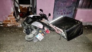 Kuluda motosiklet duvara çarptı, sürücü yaralandı