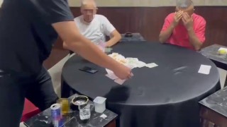 Kumar masasında yakalanan şahıs, kameraya çekme diyerek tepki gösterdi