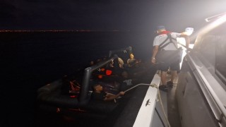 Kuşadası  açıklarında 21 düzensiz göçmen kurtarıldı