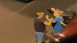 Kuşadasında ilginç kavga, 2 kadın bir erkek mahalleyi ayağa kaldırdı