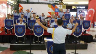 Kütahyada Tugay Bandosundan Zafer Bayramı konseri