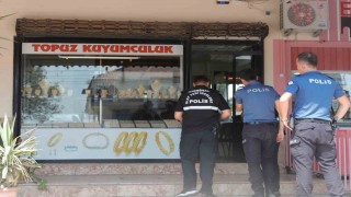 Kuyumcuya dehşeti yaşatıp 18 bilezikle kaçmıştı, aynı gün kıskıvrak yakalandı