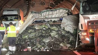 Kuzey Marmara Otoyolunda sebze yüklü tır devrildi: Kilometrelerce araç kuyruğu oluştu