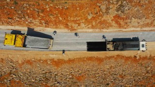 Malatya Büyükşehir Belediyesinin kırsaldaki yol mesaisi sürüyor