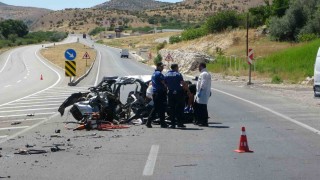 Malatyada hafriyat kamyonu ile otomobil çarpıştı: 1 ölü, 2 yaralı