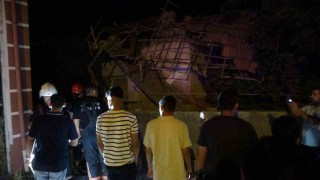 Malatyada hasarlı evin çatısı çöktü