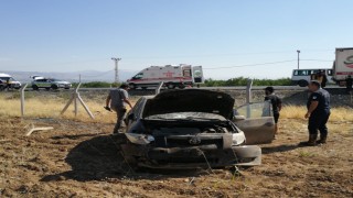 Malatyada kontrolden çıkan otomobil bahçeye uçtu: 3 yaralı