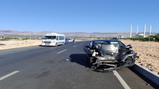 Malatyada minibüs ile otomobil çarpıştı: 9 yaralı