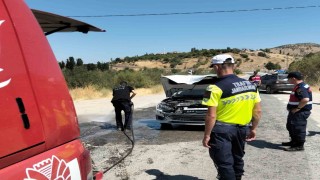 Malatyada otomobil ile çapa motoru çarpıştı: 3 yaralı