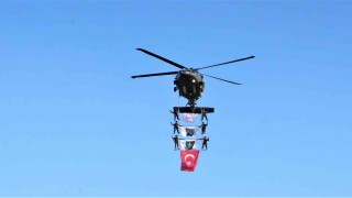 Malazgirt Zaferinin 954. yıl dönümünde jandarma helikopterlerinden nefes kesen gösteri