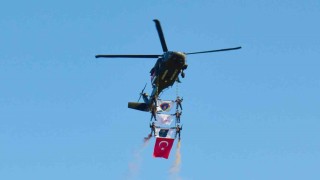 Malazgirtte Çelik Kanatlar göz kamaştırdı