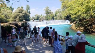 Manavgat Şelalesinde düşen su seviyesi ziyaretçileri şaşkına çevirdi
