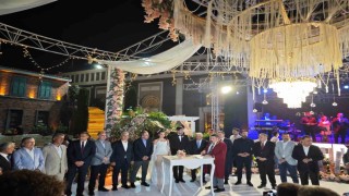Manisada siyaset dünyası bu düğünde buluştu