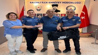 Manisada vatandaşın yolda bulduğu 20 bin lira sahibine teslim edildi