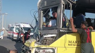 Mardinde halk otobüsü ile tır çarpıştı: 1 ölü, 11 yaralı