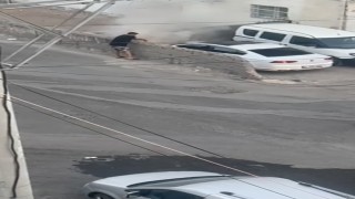 Mardinde park halindeki otomobil alev aldı