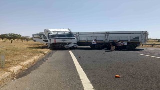 Mardinde tır ile otomobil çarpıştı: 2 yaralı