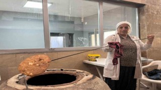 Mardinli kadınlar tandırlarda emeklerini pişiriyor