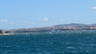 Marmara Denizinde etkili olan poyraz deniz ulaşımında aksamalara neden oldu