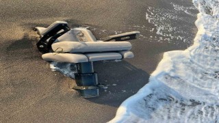 Marmara Denizinde parçalanmış şekilde bulunan yatın koltuğu Çanakkalede karaya vurdu