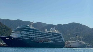 Marmarise iki dev yolcu gemisi geldi