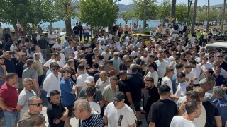 Marmariste Kapalıçarşı esnafı kesilen cezaları protesto etti