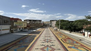 Mazıdağı Belediyesi halı desenli yola 11 milyon 368 bin TL harcadı, vatandaşlar tepki gösterdi