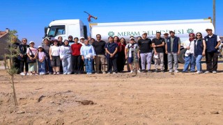 Meramlı gençlerden anlamlı fidan dikim etkinliği