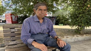 Merhum abisi Neşet Ertaşla turnelerdeydi, şimdi sokaklarda