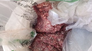 Mersinde bir markette bozulmuş et ele geçirildi