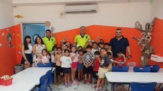 Mersinde öğrencilere ve bakım merkezi çalışanlarına trafik güvenliği eğitimi verildi